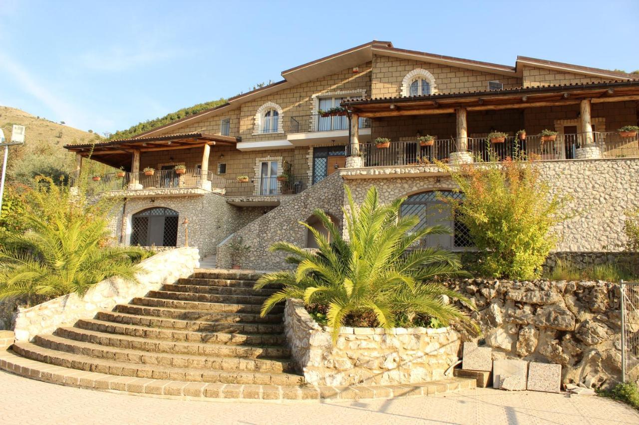 Bed and Breakfast Le Rocce Сант'Аґата-де'-Ґоті Екстер'єр фото